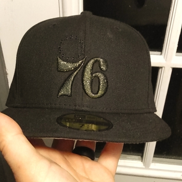 Vintage East Coast college sports snapbacks. - Picture 16 of 17